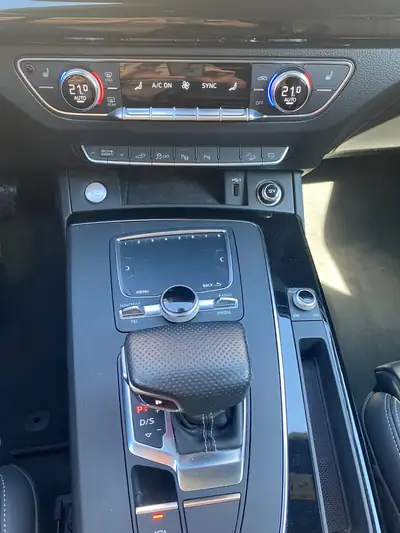 Audi Q5 55 TFSI e quattro — SUV hybride rechargeable, 115'000 km, design gris métallisé — Miniatura 17