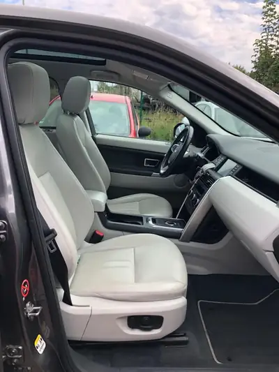 Land Rover Discovery Sport 2.0 Si4 HSE Luxury — SUV 7 places, 50'000 km, sans sinistre — vista posteriore