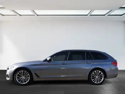 BMW 530d xDrive Touring — Élégance diesel, 80 000 km, traction intégrale — vista posteriore