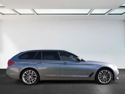 BMW 530d xDrive Touring — Élégance diesel, 80 000 km, traction intégrale — interni