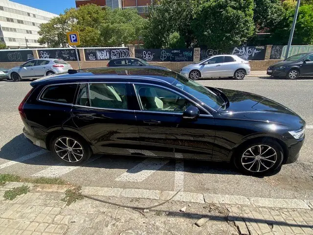 Volvo V60 B3 Mild Hybrid — Élégance suédoise et efficacité énergétique — vue extérieure