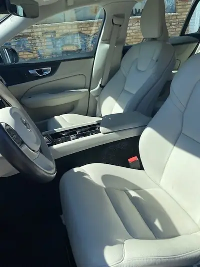 Volvo V60 B3 Mild Hybrid — Élégance suédoise et efficacité énergétique — Miniature 12