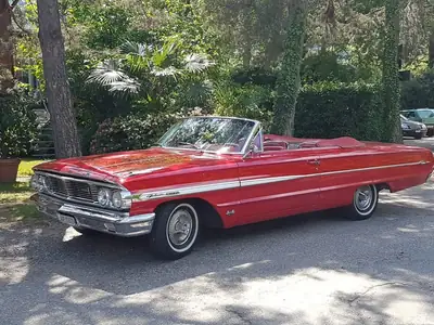 Ford Galaxie 500 XL 1965 — Cabriolet américain légendaire, moteur V8 300 ch — côté