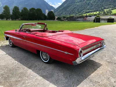 Ford Galaxie 500 XL 1965 — Cabriolet américain légendaire, moteur V8 300 ch — détail