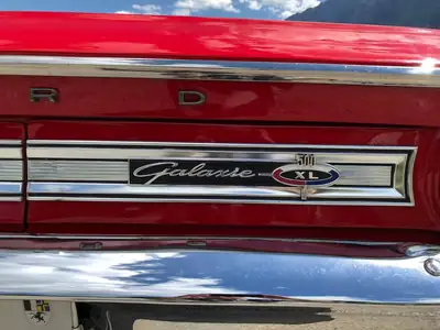 Ford Galaxie 500 XL 1965 — Cabriolet américain légendaire, moteur V8 300 ch — tableau de bord