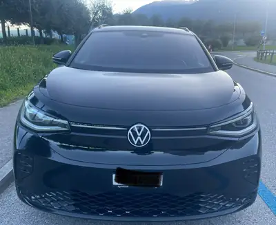 Volkswagen ID.4 GTX 77 kWh 4Motion — SUV électrique 300 ch, 4x4 tout-terrain, peu kilométré — side view