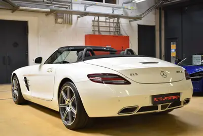 Mercedes-Benz SLS 63 AMG Speedshift — Cabriolet légendaire, état impeccable, 9'999 km — tableau de bord