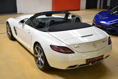 Mercedes-Benz SLS 63 AMG Speedshift — Cabriolet légendaire, état impeccable, 9'999 km — Miniature 7