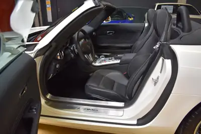 Mercedes-Benz SLS 63 AMG Speedshift — Cabriolet légendaire, état impeccable, 9'999 km — Miniature 18