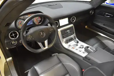 Mercedes-Benz SLS 63 AMG Speedshift — Cabriolet légendaire, état impeccable, 9'999 km — Miniature 19
