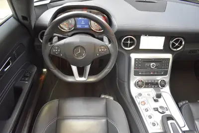 Mercedes-Benz SLS 63 AMG Speedshift — Cabriolet légendaire, état impeccable, 9'999 km — Miniature 20