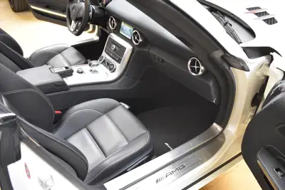 Mercedes-Benz SLS 63 AMG Speedshift — Cabriolet légendaire, état impeccable, 9'999 km — Miniature 22