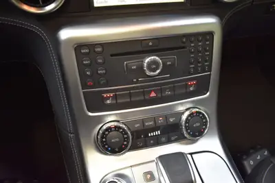 Mercedes-Benz SLS 63 AMG Speedshift — Cabriolet légendaire, état impeccable, 9'999 km — Miniature 24