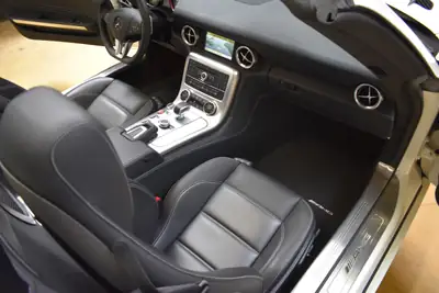 Mercedes-Benz SLS 63 AMG Speedshift — Cabriolet légendaire, état impeccable, 9'999 km — Miniature 23