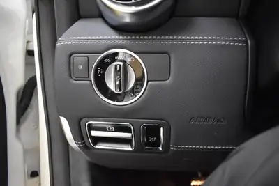 Mercedes-Benz SLS 63 AMG Speedshift — Cabriolet légendaire, état impeccable, 9'999 km — Miniature 29