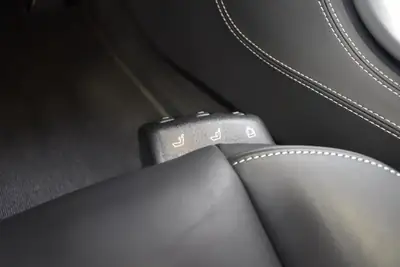 Mercedes-Benz SLS 63 AMG Speedshift — Cabriolet légendaire, état impeccable, 9'999 km — Miniature 30