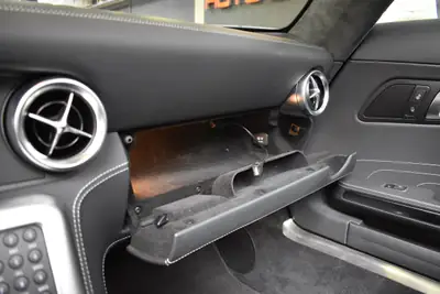 Mercedes-Benz SLS 63 AMG Speedshift — Cabriolet légendaire, état impeccable, 9'999 km — Miniature 32
