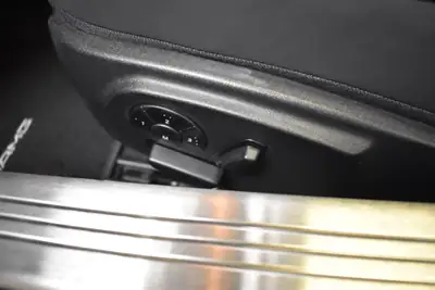 Mercedes-Benz SLS 63 AMG Speedshift — Cabriolet légendaire, état impeccable, 9'999 km — Miniature 31
