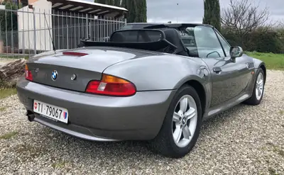 BMW Z3 1.9i Roadster 2002 — Cabriolet de légende, moteur fiable et design intemporel — vista posteriore