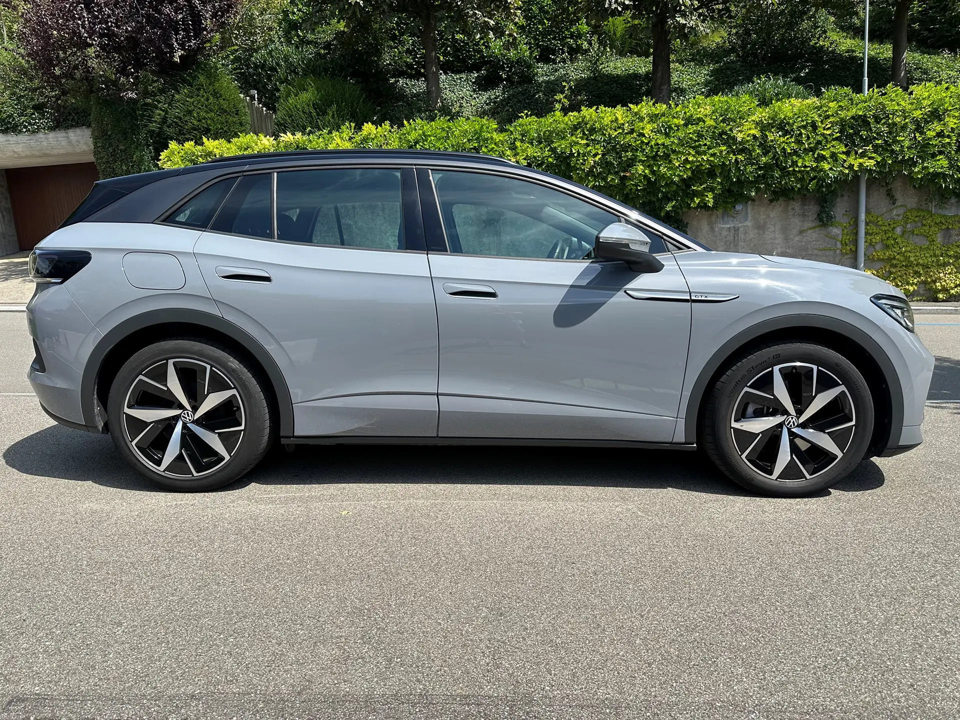VW ID.4 GTX 77 kWh 4Motion — SUV électrique haute performance, 11'900 km seulement — vue extérieure