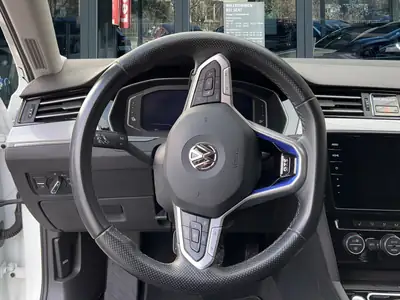 VW Passat Variant 1.4 TSI GTE Hybrid — SUV familial écologique, 57 200 km — Miniature 13