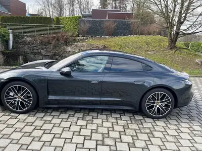 Porsche Taycan Turbo 2021 — Performance électrique 626 ch, très faible kilométrage — Miniatur 8