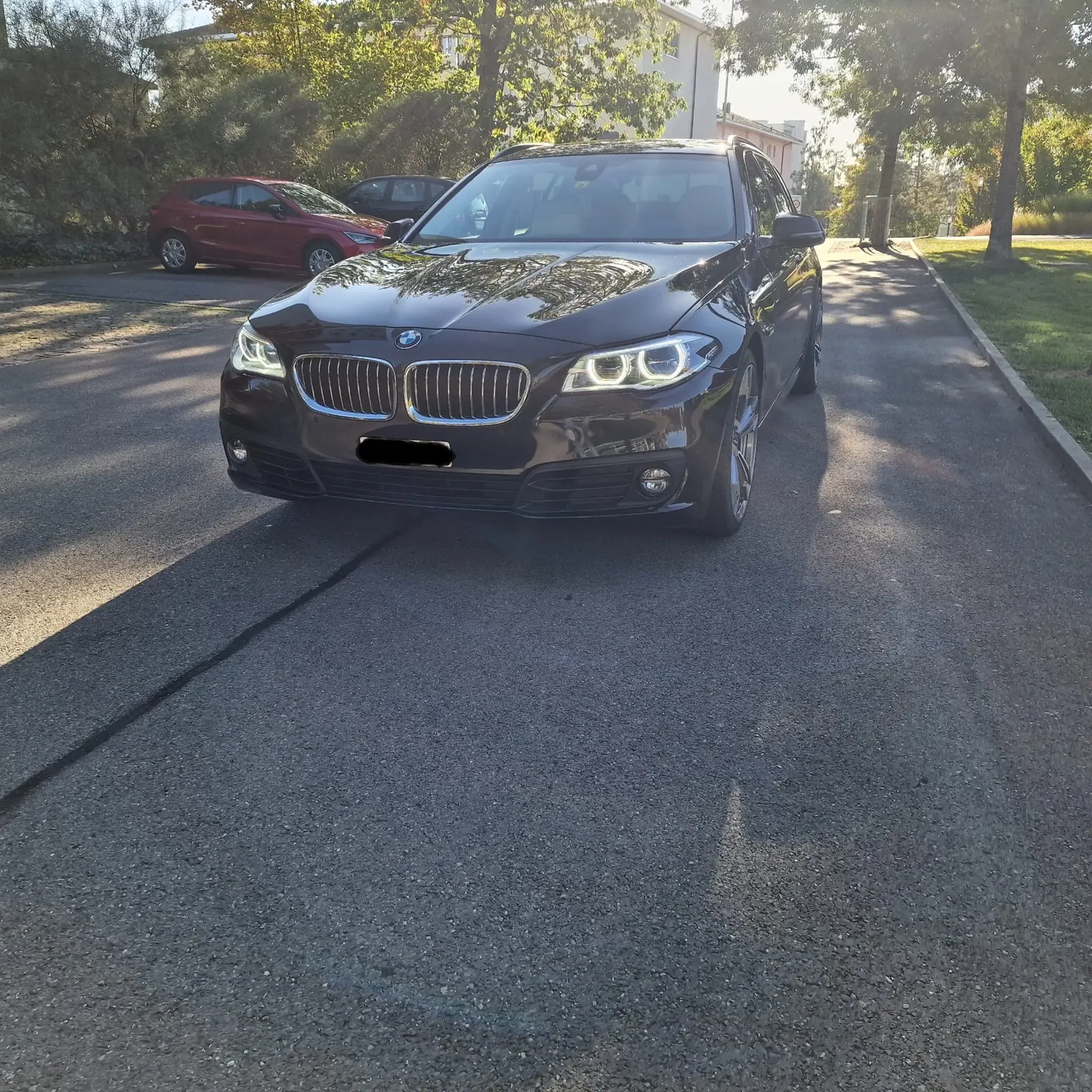BMW 550i Touring Luxury Line — Break sportif 520 ch, seulement 147'000 km — vue extérieure