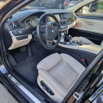 BMW 550i Touring Luxury Line — Break sportif 520 ch, seulement 147'000 km — intérieur