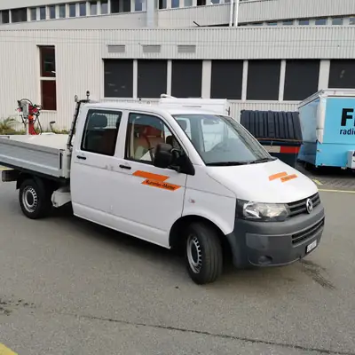 VW T5 2.0 TDI — Utilitaire robuste, 182 000 km, moteur fiable — vista esterna