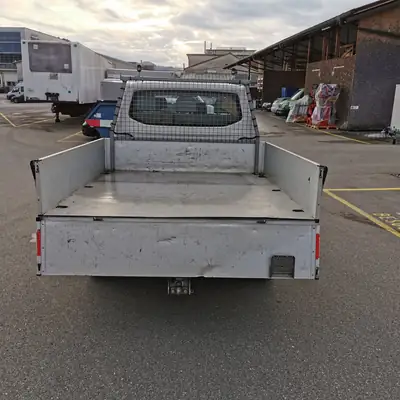 VW T5 2.0 TDI — Utilitaire robuste, 182 000 km, moteur fiable — vista posteriore