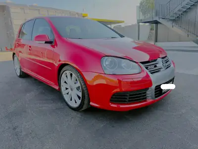 VW Golf R32 4Motion — Sportive 250 ch, transmission intégrale, design rouge métallisé — interior