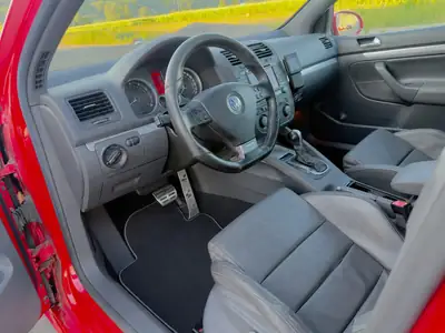 VW Golf R32 4Motion — Sportive 250 ch, transmission intégrale, design rouge métallisé — Thumbnail 8