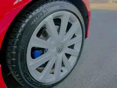 VW Golf R32 4Motion — Sportive 250 ch, transmission intégrale, design rouge métallisé — Thumbnail 11