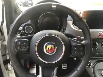 Fiat 595 Abarth Cabriolet — Sportivité turbo et style italien en version décapotable — Miniature 12