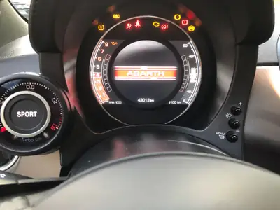 Fiat 595 Abarth Cabriolet — Sportivité turbo et style italien en version décapotable — Miniature 13