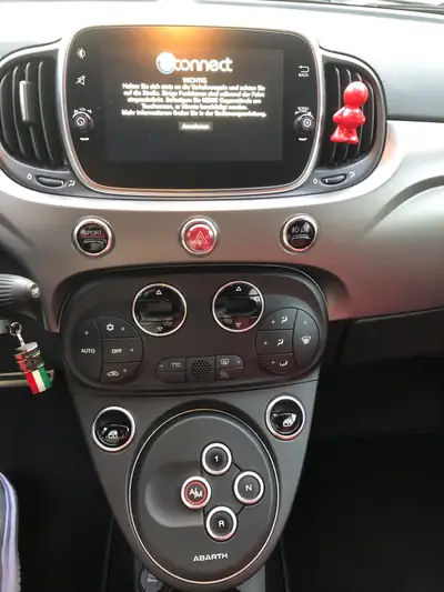 Fiat 595 Abarth Cabriolet — Sportivité turbo et style italien en version décapotable — Miniature 14