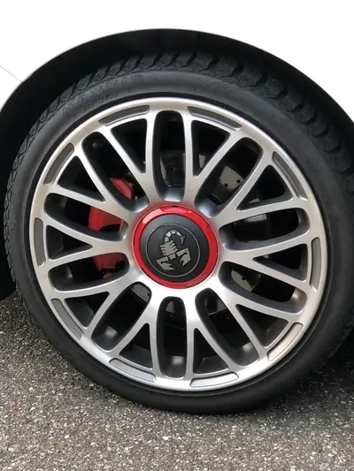 Fiat 595 Abarth Cabriolet — Sportivité turbo et style italien en version décapotable — Miniature 18