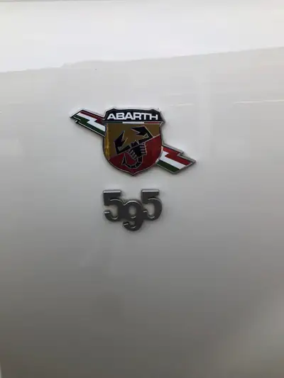 Fiat 595 Abarth Cabriolet — Sportivité turbo et style italien en version décapotable — Miniature 19