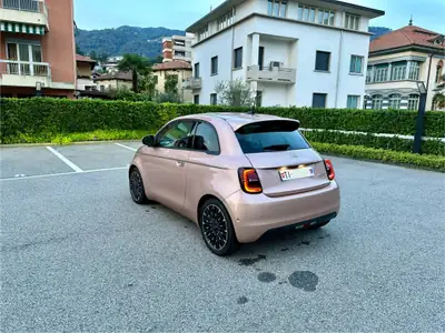 Fiat 500 Electric Icon 87 kW — Citadine électrique rétro, 31 000 km — vista posteriore