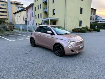 Fiat 500 Electric Icon 87 kW — Citadine électrique rétro, 31 000 km — fianco