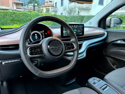 Fiat 500 Electric Icon 87 kW — Citadine électrique rétro, 31 000 km — dettaglio