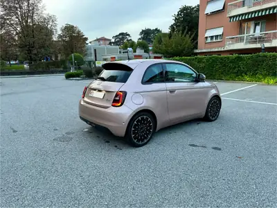 Fiat 500 Electric Icon 87 kW — Citadine électrique rétro, 31 000 km — interni