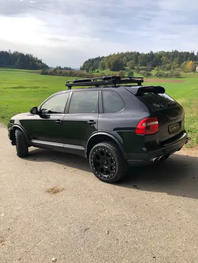 Porsche Cayenne Turbo 2008 — SUV sportif 500 ch, fraîchement révisé et prêt pour l'aventure — arrière