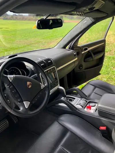 Porsche Cayenne Turbo 2008 — SUV sportif 500 ch, fraîchement révisé et prêt pour l'aventure — détail