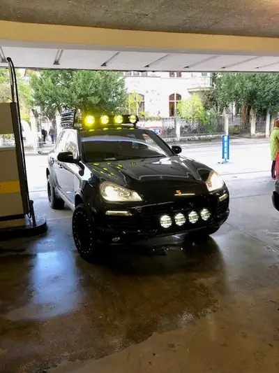 Porsche Cayenne Turbo 2008 — SUV sportif 500 ch, fraîchement révisé et prêt pour l'aventure — Miniature 9