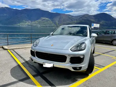 Porsche Cayenne S E-Hybrid Platinum Edition — SUV hybride rechargeable, 85'000 km seulement — vista esterna