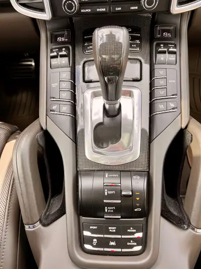 Porsche Cayenne S E-Hybrid Platinum Edition — SUV hybride rechargeable, 85'000 km seulement — Miniatura 9