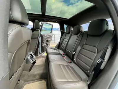 Porsche Cayenne S E-Hybrid Platinum Edition — SUV hybride rechargeable, 85'000 km seulement — Miniatura 7