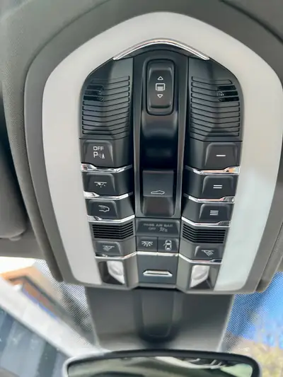 Porsche Cayenne S E-Hybrid Platinum Edition — SUV hybride rechargeable, 85'000 km seulement — Miniatura 10