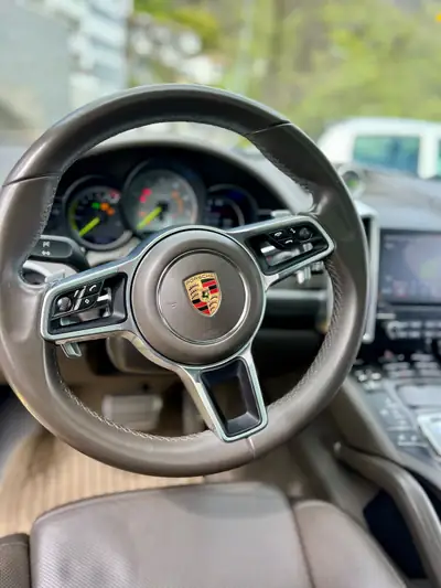 Porsche Cayenne S E-Hybrid Platinum Edition — SUV hybride rechargeable, 85'000 km seulement — Miniatura 14